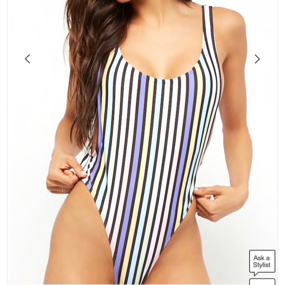 One piece bathing suit - Picture 2 of 3